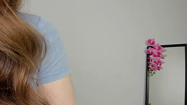 Lilly Colins online show from 12-16-24, 01:32