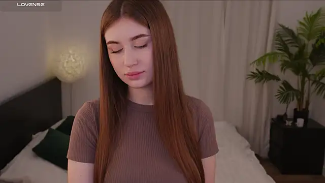 Lilly Colins online show from 01-04-25, 03:28