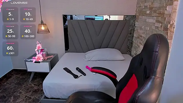 LIANEUMANN online show from 12-14-24, 07:36