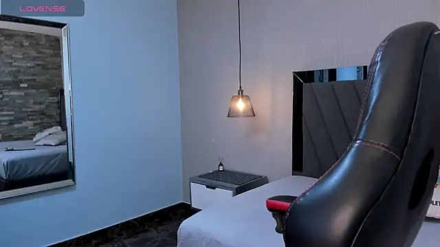 LIANEUMANN online show from 03-13-25, 07:39