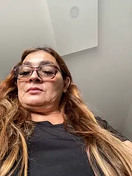 Snapshot of AntonellaAlondra4 chatting on 02-17-25, 06:48 AntonellaAlondra4 online show from 02-17-25, 06:48