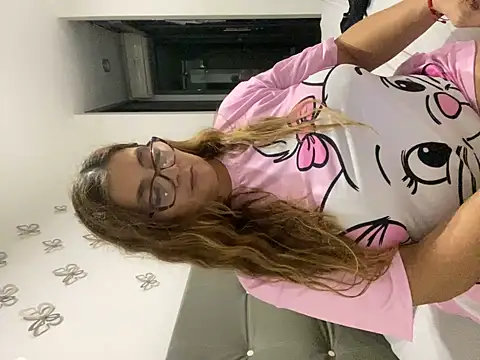 Snapshot of AntonellaAlondra4 chatting on 02-23-25, 08:06 AntonellaAlondra4 online show from 02-23-25, 08:06