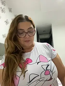 Snapshot of AntonellaAlondra4 chatting on 02-25-25, 04:24 AntonellaAlondra4 online show from 02-25-25, 04:24