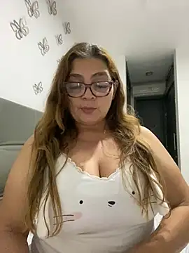 Snapshot of AntonellaAlondra4 chatting on 03-06-25, 03:35 AntonellaAlondra4 online show from 03-06-25, 03:35