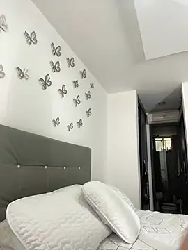 Snapshot of AntonellaAlondra4 chatting on 03-18-25, 01:42 AntonellaAlondra4 online show from 03-18-25, 01:42