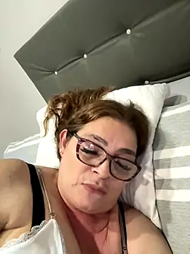 Snapshot of AntonellaAlondra4 chatting on 09-14-25, 03:05 AntonellaAlondra4 online show from 09-14-25, 03:05