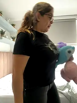 Snapshot of AntonellaAlondra4 chatting on 10-27-25, 02:21 AntonellaAlondra4 online show from 10-27-25, 02:21