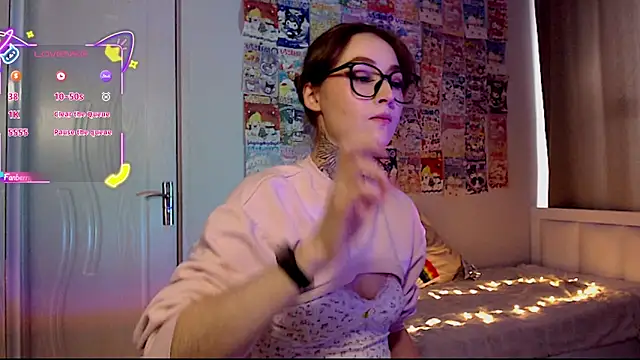 Snapshot of Milky_way_UwU chatting on 11-29-25, 08:39 Milky way UwU online show from 11-29-25, 08:39