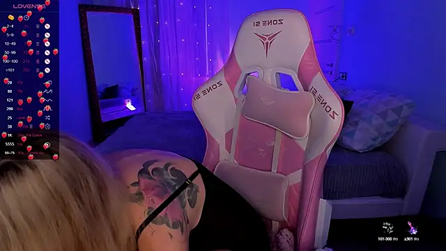 AdeleRoberts online show from 10-06-25, 02:09