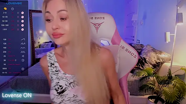 AdeleRoberts online show from 06-19-26, 01:54