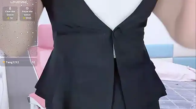 Qwi-V1 online show from 12-22-24, 10:58