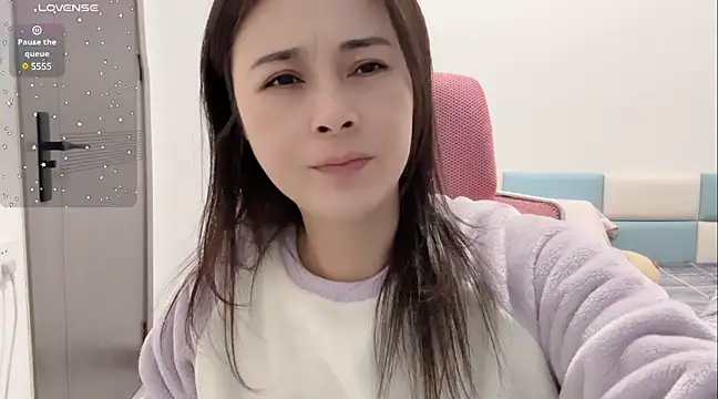 Qwi-V1 online show from 12-23-24, 12:30