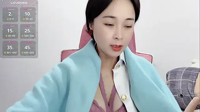 Qwi-V1 online show from 02-08-25, 11:13