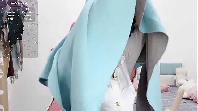 Qwi-V1 online show from 02-09-25, 11:04