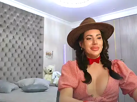 Snapshot of TianaPosh chatting on 02-14-25, 11:53 TianaPosh online show from 02-14-25, 11:53