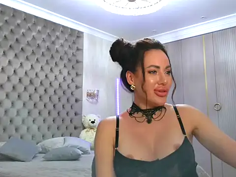 Snapshot of TianaPosh chatting on 03-15-25, 03:29 TianaPosh online show from 03-15-25, 03:29