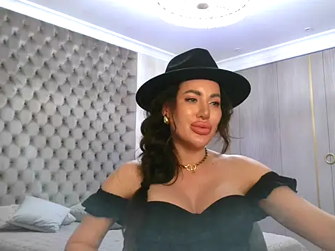 Snapshot of TianaPosh chatting on 03-22-25, 12:06 TianaPosh online show from 03-22-25, 12:06