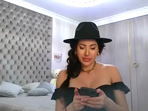 Snapshot of TianaPosh chatting on 03-22-25, 03:09 TianaPosh online show from 03-22-25, 03:09