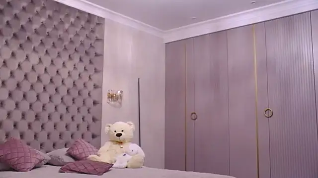 Snapshot of TianaPosh chatting on 09-12-25, 07:36 TianaPosh online show from 09-12-25, 07:36