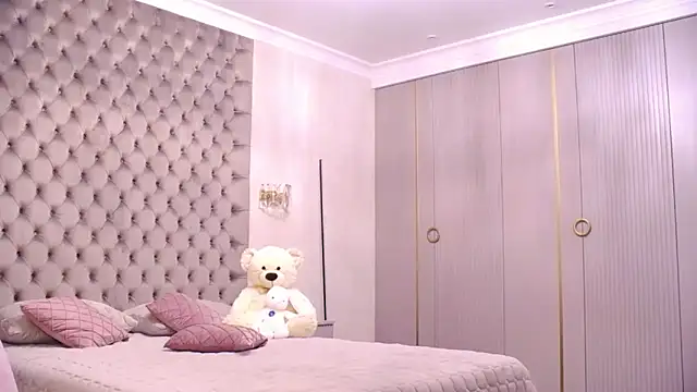 Snapshot of TianaPosh chatting on 10-17-25, 08:22 TianaPosh online show from 10-17-25, 08:22