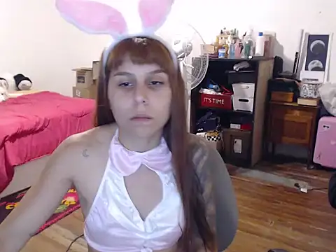 bunnylolaa4 online show from 01-20-25, 11:10