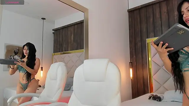 Snapshot of Astorath_angel_ chatting on 02-19-25, 12:11 Astorath angel online show from 02-19-25, 12:11