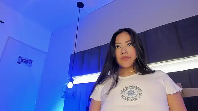 Snapshot of nicolle_pierce chatting on 01-25-25, 06:24 nicolle pierce online show from 01-25-25, 06:24