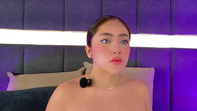 nicolle pierce online show from 10-21-25, 01:45