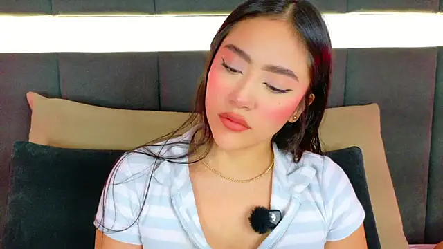 nicolle pierce online show from 10-28-25, 02:20