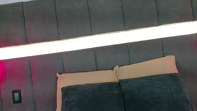 nicolle pierce online show from 10-31-25, 02:07