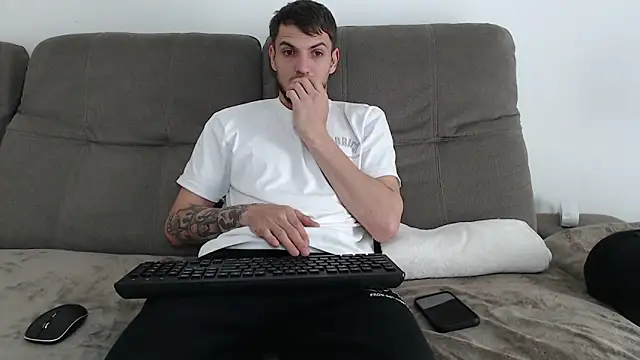 Snapshot of Your_perfect_boy chatting on 04-28-26, 05:34 Your perfect boy online show from 04-28-26, 05:34