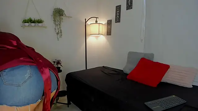 sara sweet9 online show from 11-22-25, 07:24