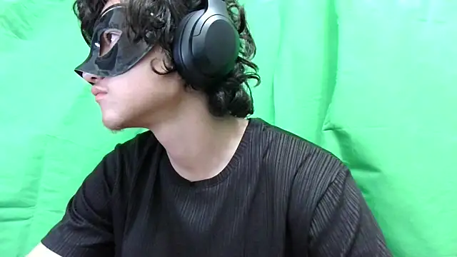 Snapshot of LovelyOwner_com chatting on 01-01-25, 03:13 LovelyOwner com online show from 01-01-25, 03:13