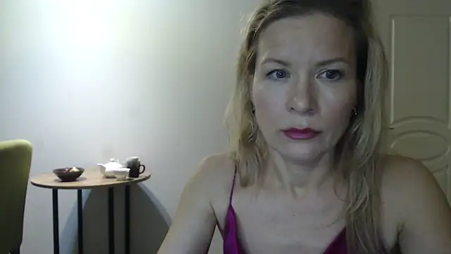 Juli julyyy online show from 01-11-25, 12:01