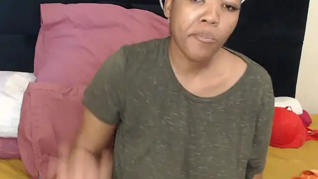 Snapshot of Busty-Londie chatting on 09-26-25, 03:38 Busty-Londie online show from 09-26-25, 03:38