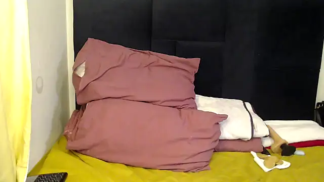 Snapshot of Busty-Londie chatting on 09-30-25, 06:02 Busty-Londie online show from 09-30-25, 06:02