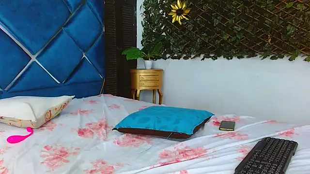 EstrellaRuizz online show from 10-12-25, 02:54