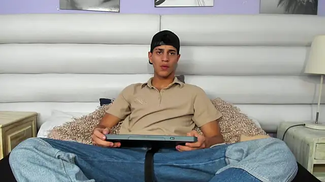 Tyler Rodriguez online show from 02-26-25, 07:38