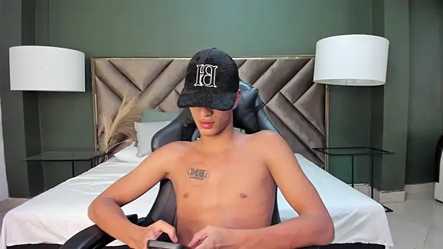 Tyler Rodriguez online show from 03-07-25, 04:02