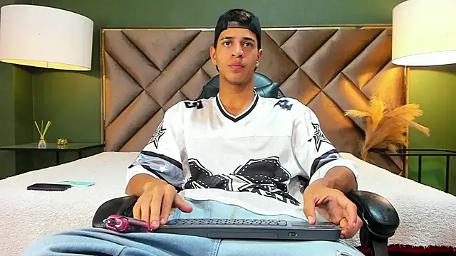 Tyler Rodriguez online show from 10-09-25, 09:02