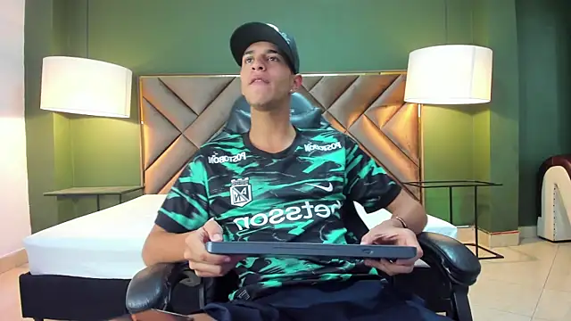 Tyler Rodriguez online show from 10-29-25, 03:31