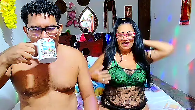 Snapshot of rosi_pamela chatting on 01-31-26, 07:23 rosi pamela online show from 01-31-26, 07:23