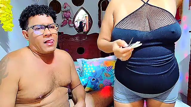 Snapshot of rosi_pamela chatting on 02-13-26, 11:23 rosi pamela online show from 02-13-26, 11:23