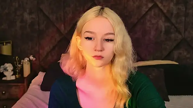 Snapshot of NaomiLoys chatting on 11-08-25, 10:37 NaomiLoys online show from 11-08-25, 10:37