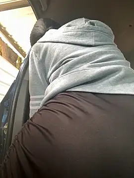 Snapshot of Baby_Niels chatting on 10-27-25, 03:16 Baby Niels online show from 10-27-25, 03:16