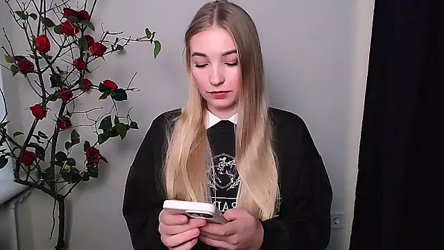 Queen ofLove online show from 11-14-25, 02:16