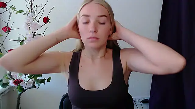 Queen ofLove online show from 06-25-26, 07:13