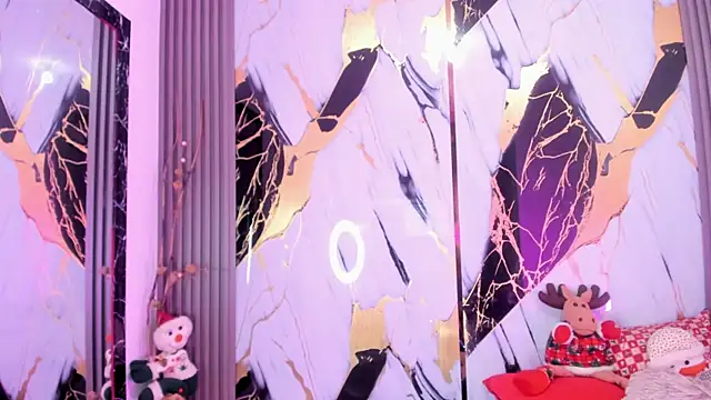 Snapshot of sophiee_evanss_ chatting on 12-18-24, 12:40 sophiee evanss online show from 12-18-24, 12:40