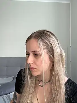 lunawolf21 online show from 03-04-25, 08:02