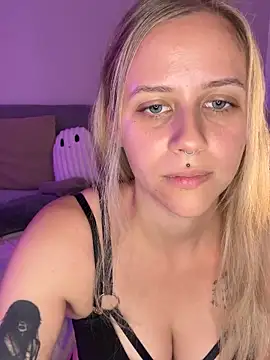 lunawolf21 online show from 10-05-25, 09:07